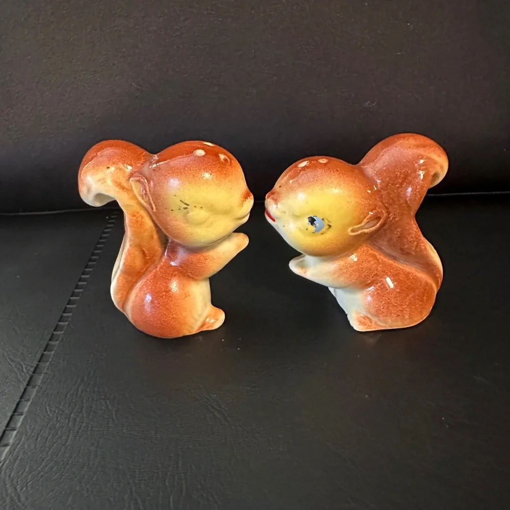 Vintage Ceramic Squirrel Salt & Pepper Shaker Set Beige Woodland Mid Century
